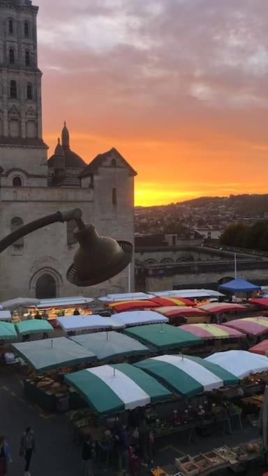 Appartamento Superbe Duplex Vue Cathedrale Exceptionnelle Périgueux Esterno foto