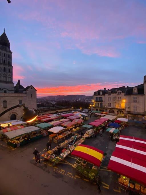 Appartamento Superbe Duplex Vue Cathedrale Exceptionnelle Périgueux Esterno foto